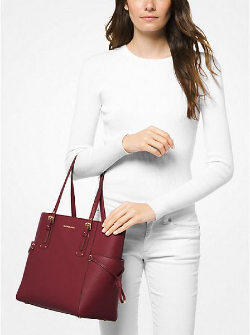 Sacs Fourre Tout Michael Kors Voyager Small Crossgrain Cuir Femme Bordeaux | 982607-RBD